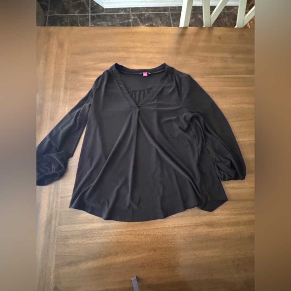 Vince Camuto Black V-Neck Women's Top small